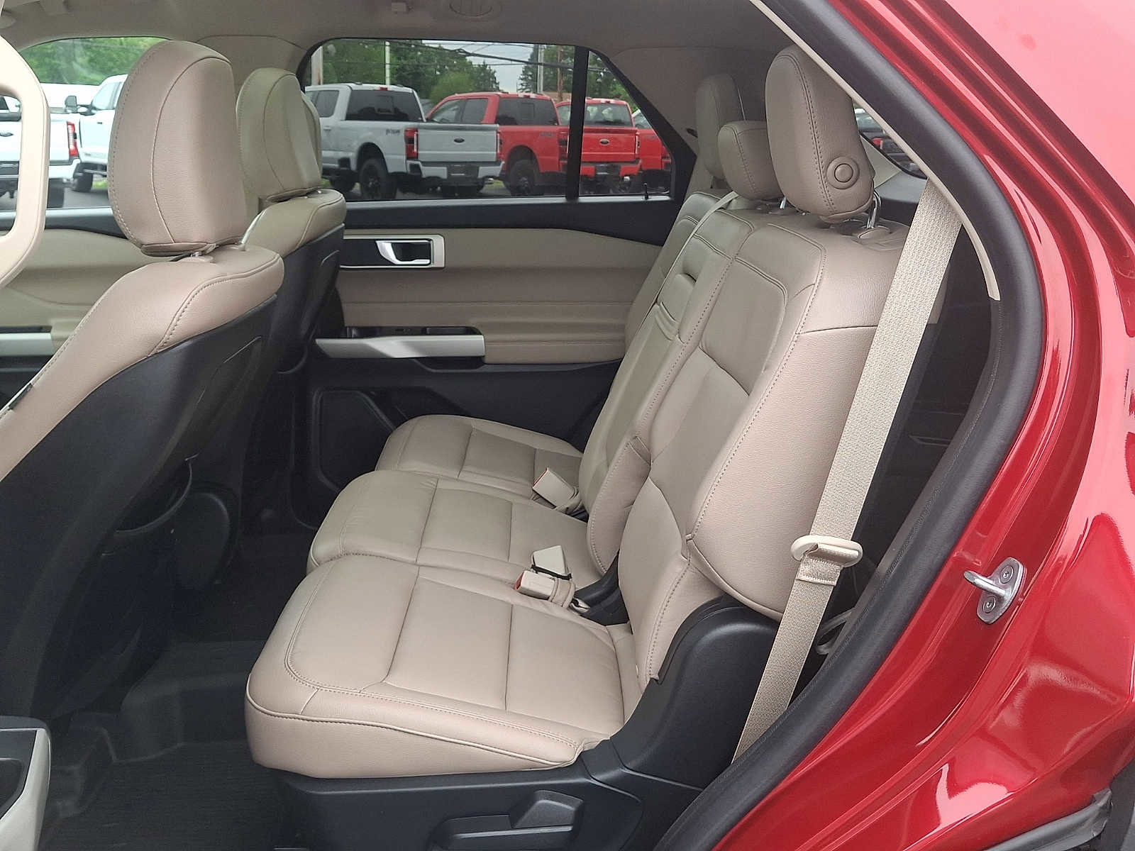 Certified 2020 Ford Explorer XLT w/ Equipment Group 202A AWD/4WD image 10