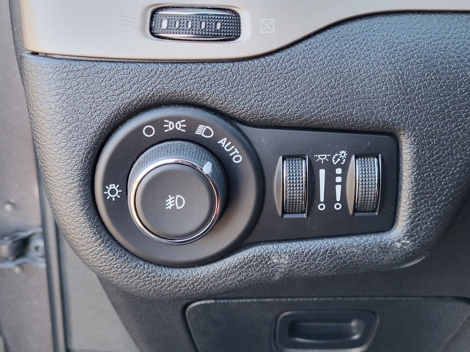 Used 2018 Jeep Cherokee Latitude image 23