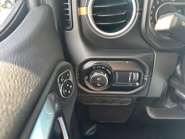 Used 2025 Jeep Gladiator Sport AWD/4WD image 24
