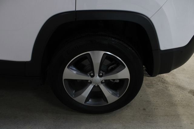 Used 2021 Jeep Cherokee Limited AWD/4WD image 29