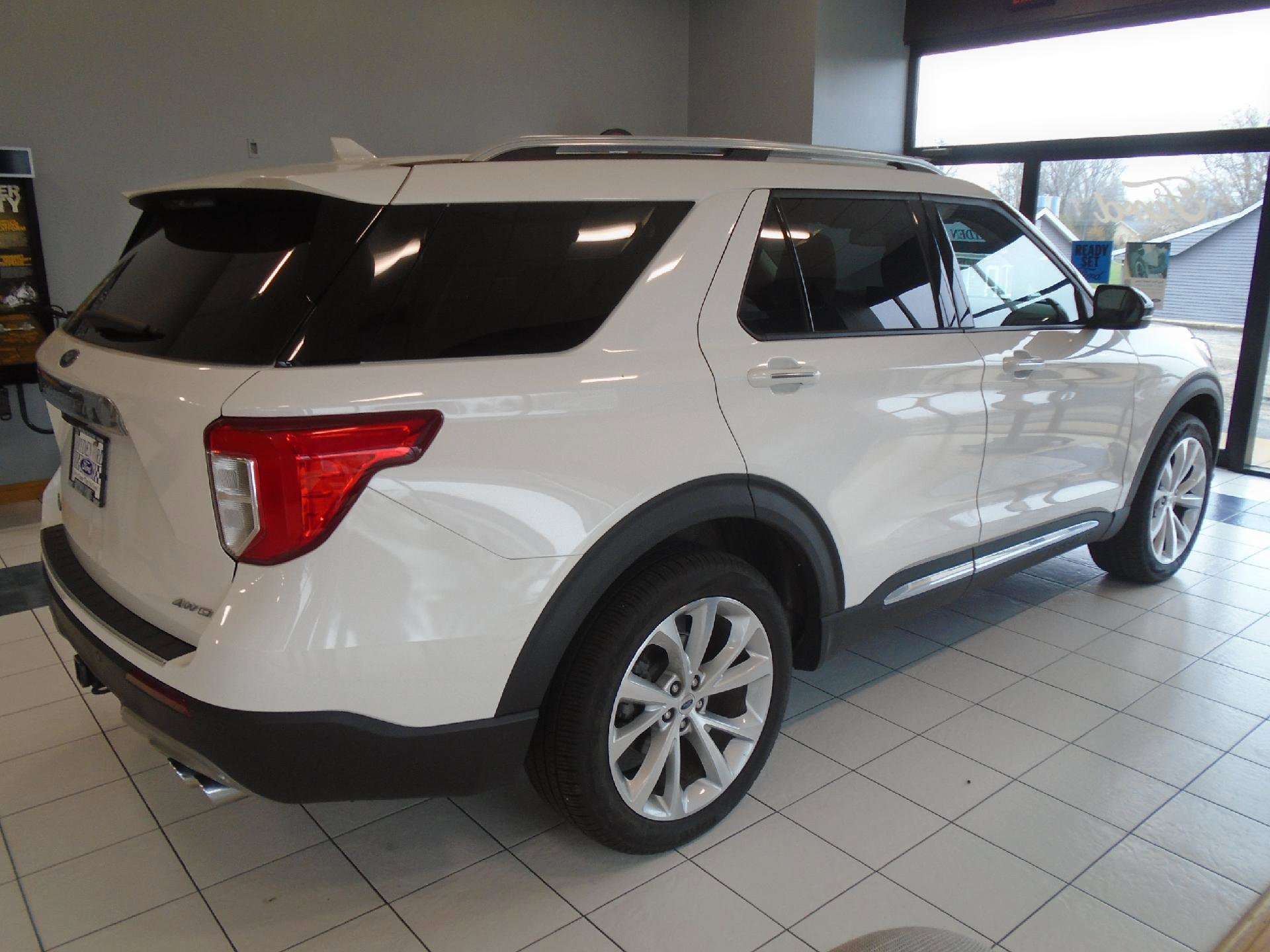 Certified 2023 Ford Explorer Platinum w/ Technology Package AWD/4WD image 3
