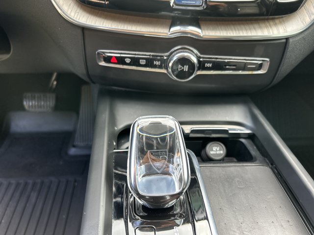 Used 2022 Volvo XC60 B5 Inscription w/ Protection Package Premier FWD image 23