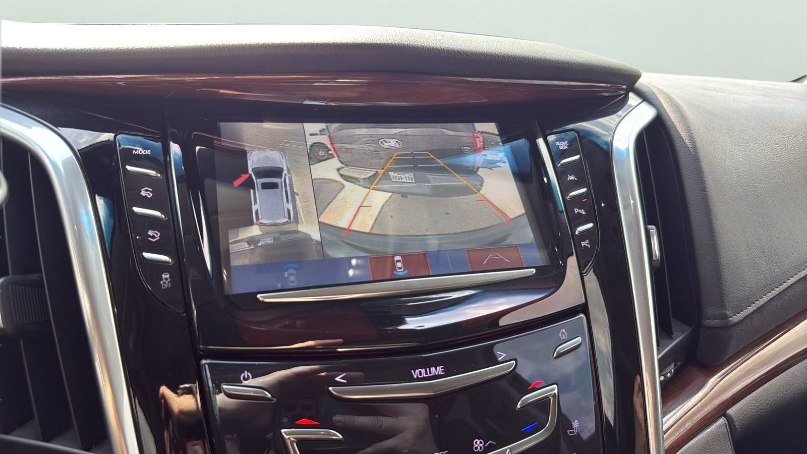Used 2018 Cadillac Escalade Luxury RWD image 18