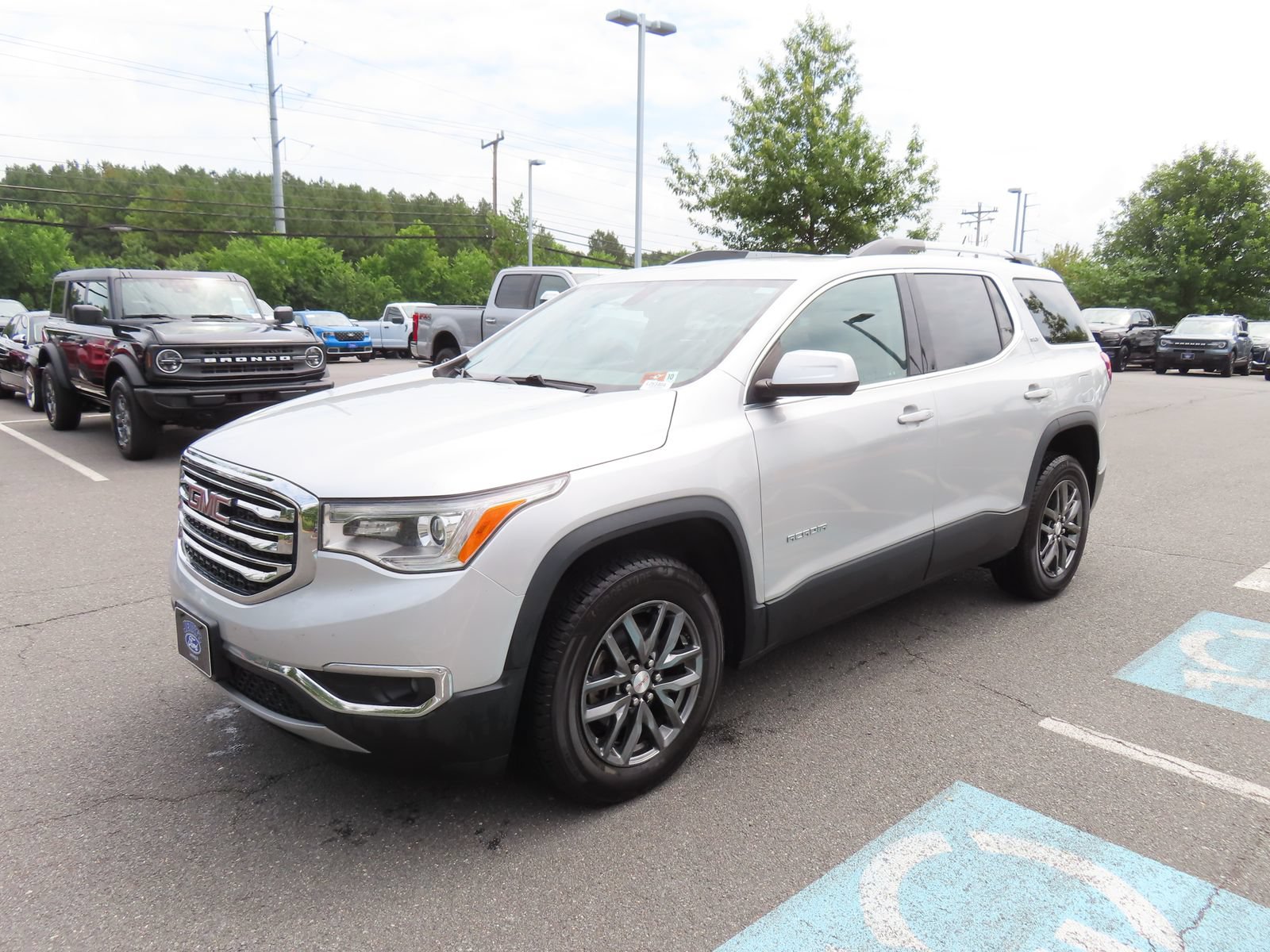 Used 2019 GMC Acadia SLT AWD/4WD image 3