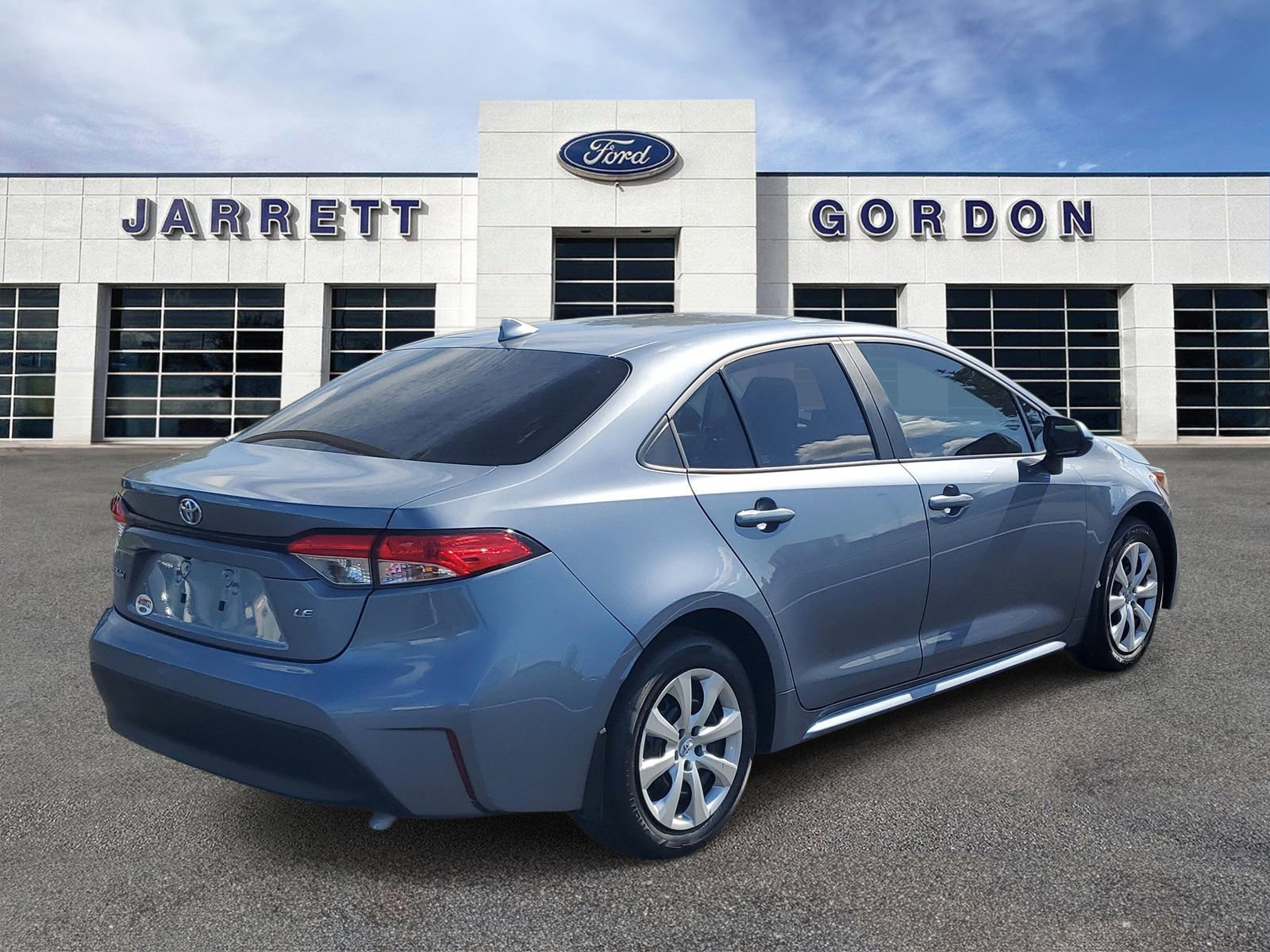 Used 2025 Toyota Corolla LE FWD image 4