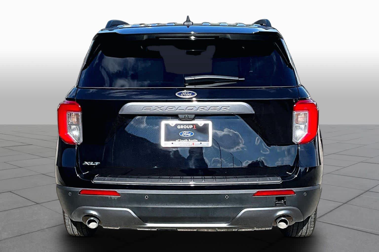 Certified 2024 Ford Explorer XLT RWD image 5