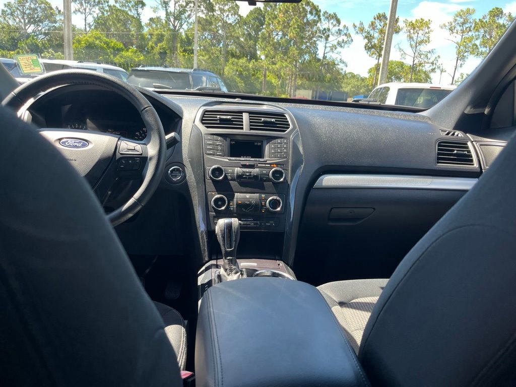 Certified 2018 Ford Explorer XLT FWD image 13