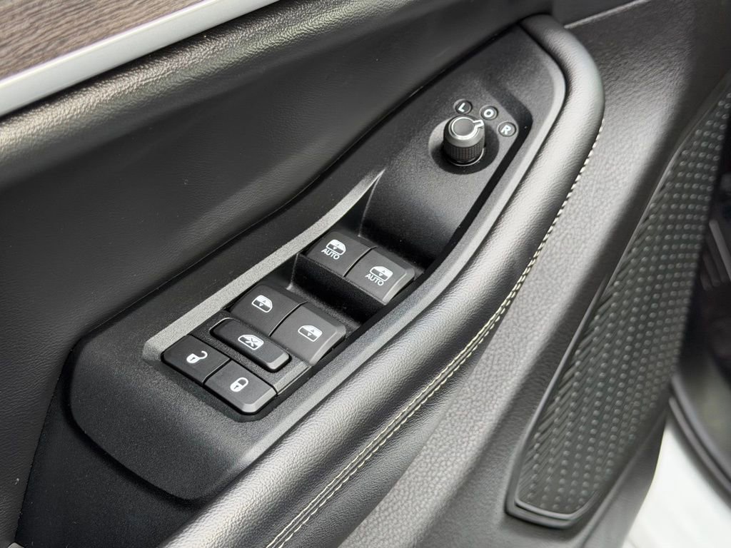 Used 2023 Jeep Grand Cherokee L Limited image 14