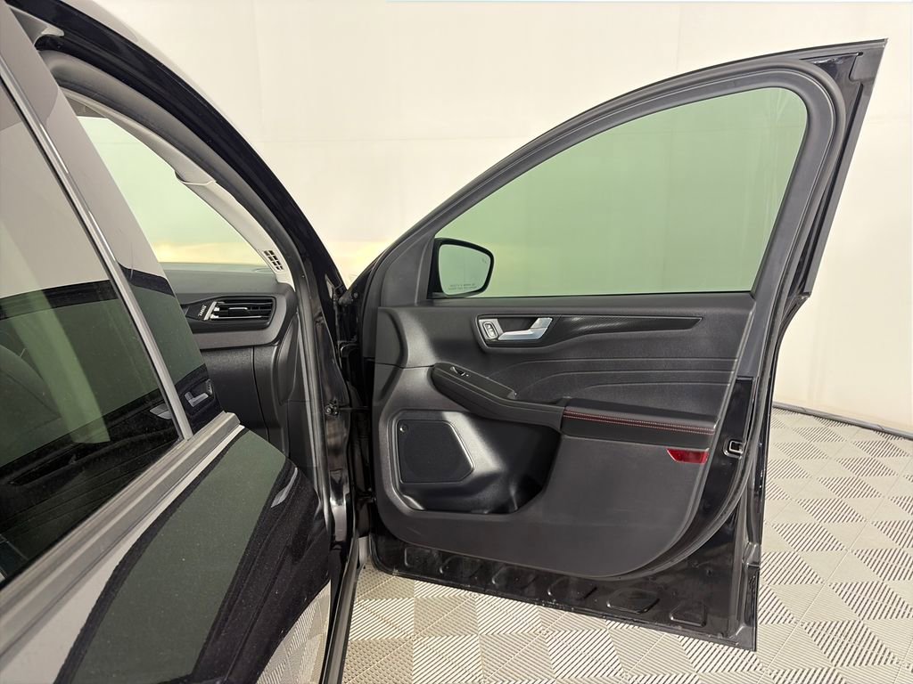 Certified 2022 Ford Escape SEL w/ SEL Stealth AWD Package image 30