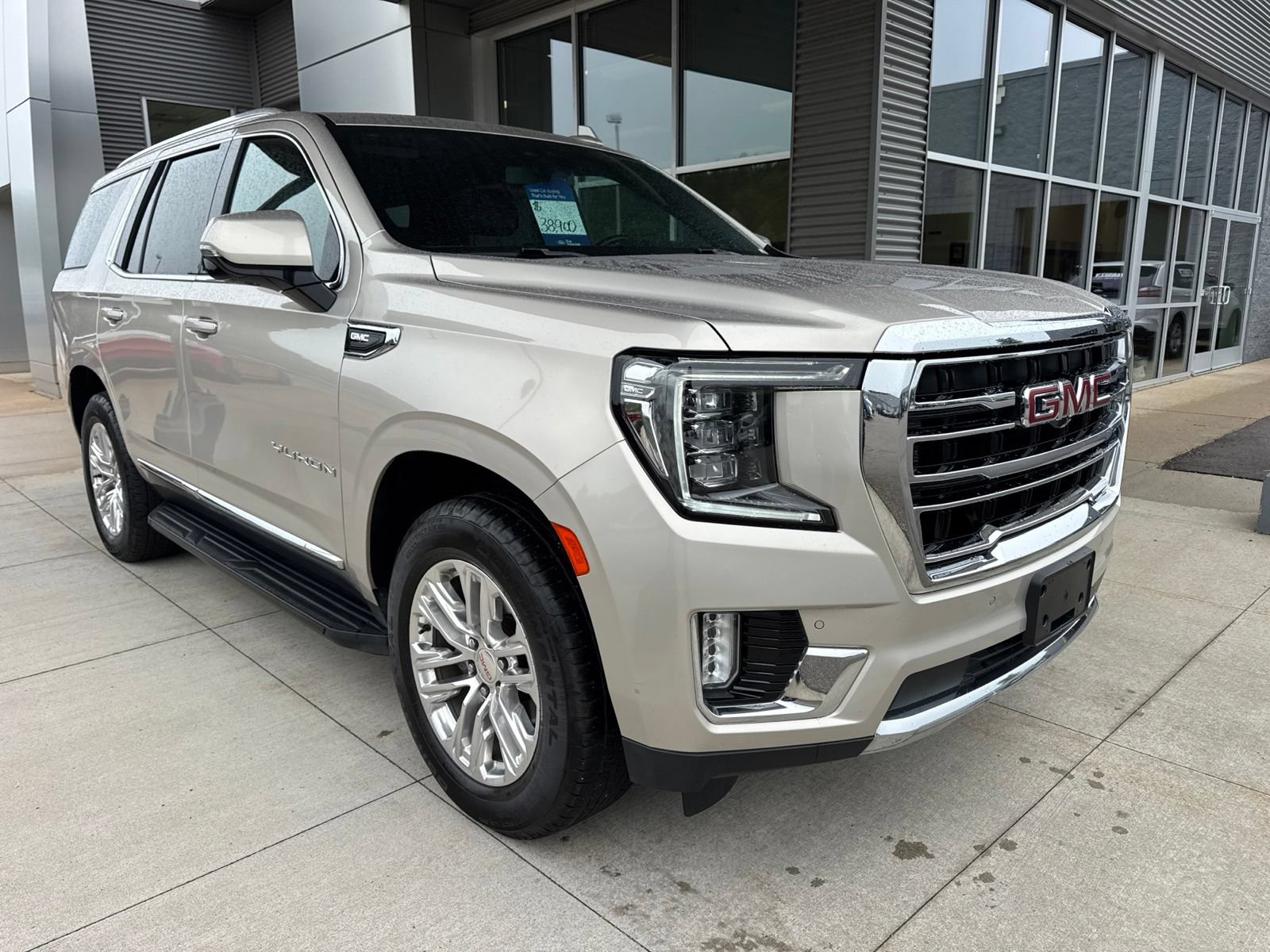 Used 2021 GMC Yukon SLT w/ SLT Premium Package AWD/4WD image 10
