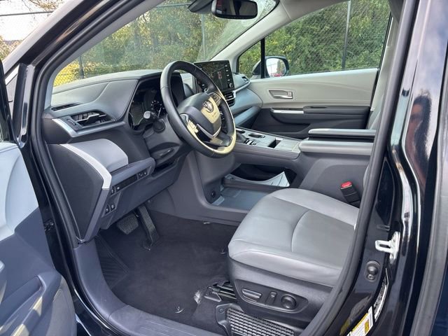 Used 2023 Toyota Sienna XLE image 14