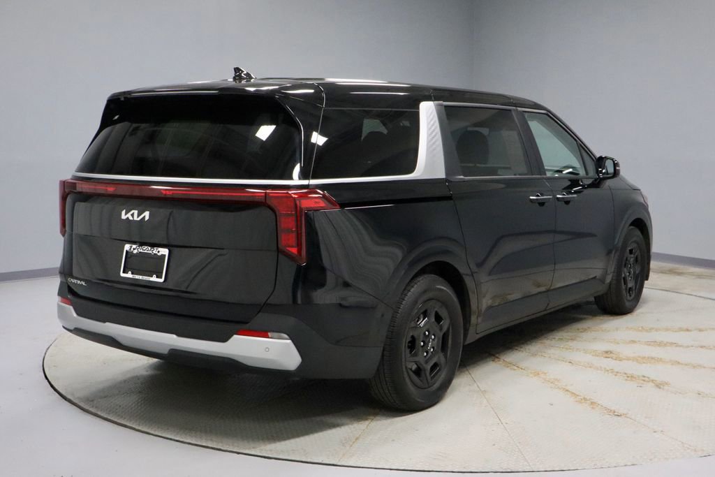 Used 2025 Kia Carnival image 5