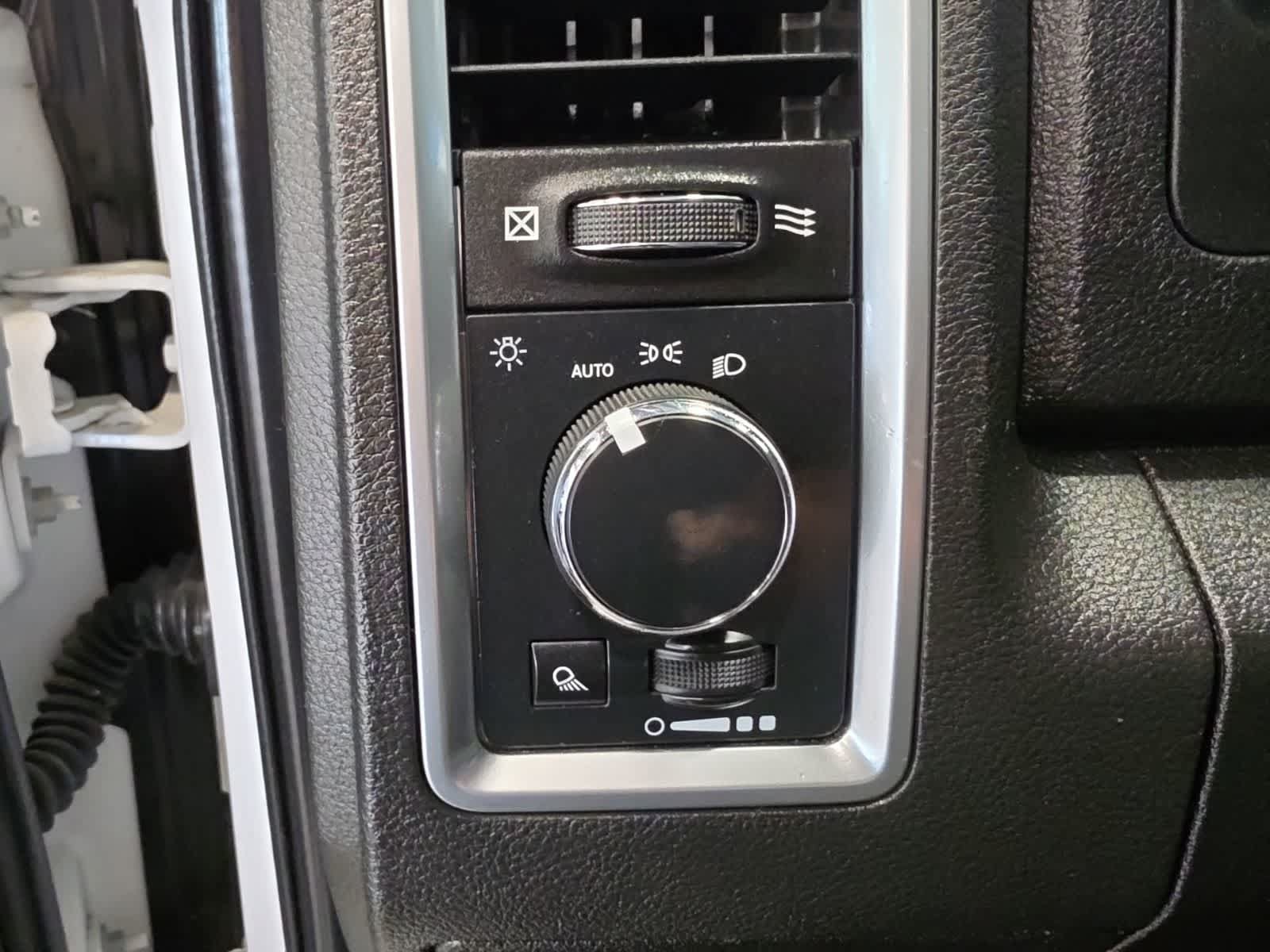 Used 2022 RAM 1500 Classic SLT AWD/4WD image 17