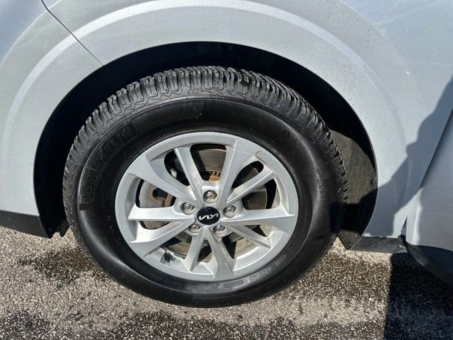 Used 2022 Kia Carnival LX image 34