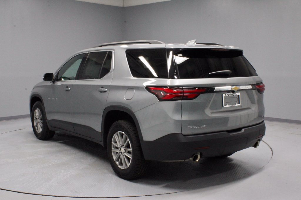 Used 2023 Chevrolet Traverse LT FWD image 9