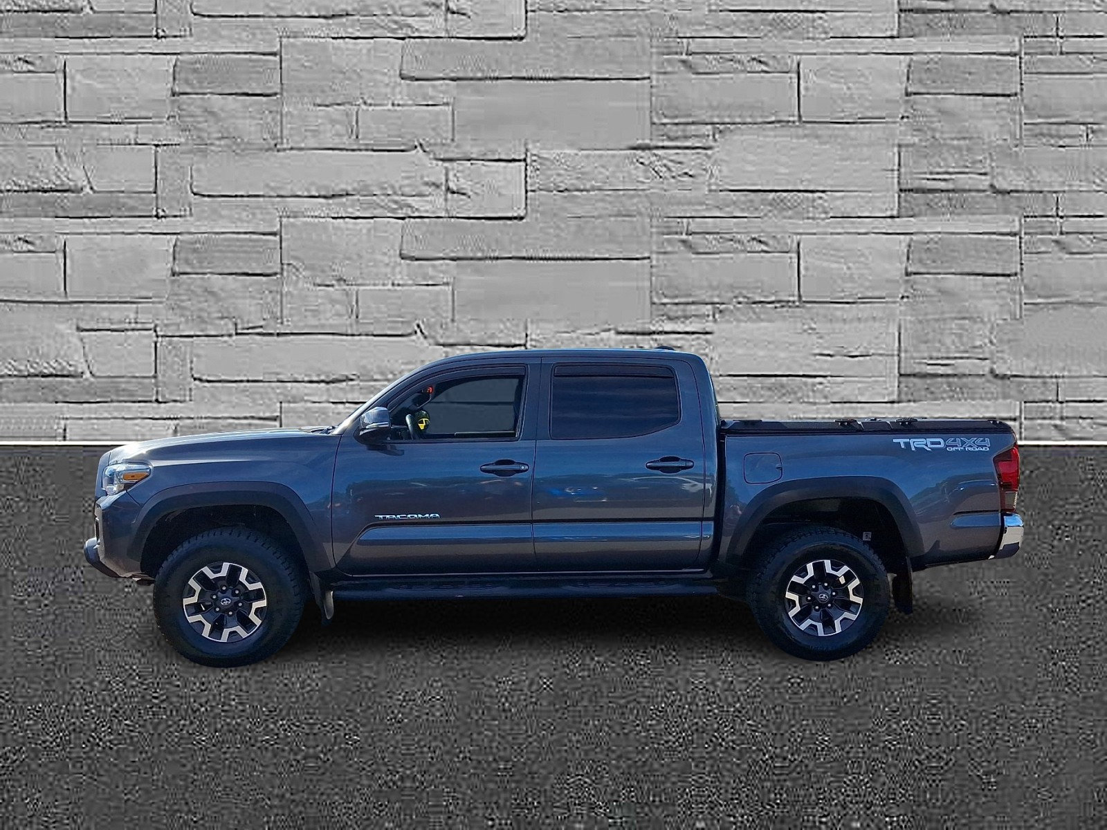 Used 2018 Toyota Tacoma TRD Off-Road AWD/4WD image 6