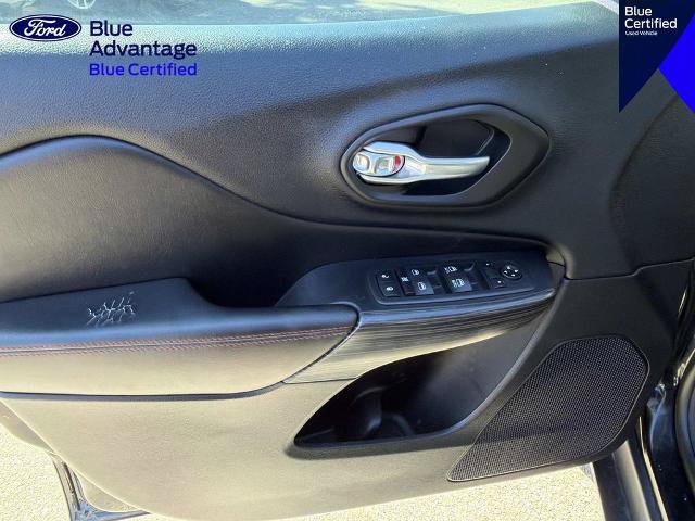 Used 2017 Jeep Cherokee Trailhawk AWD/4WD image 20