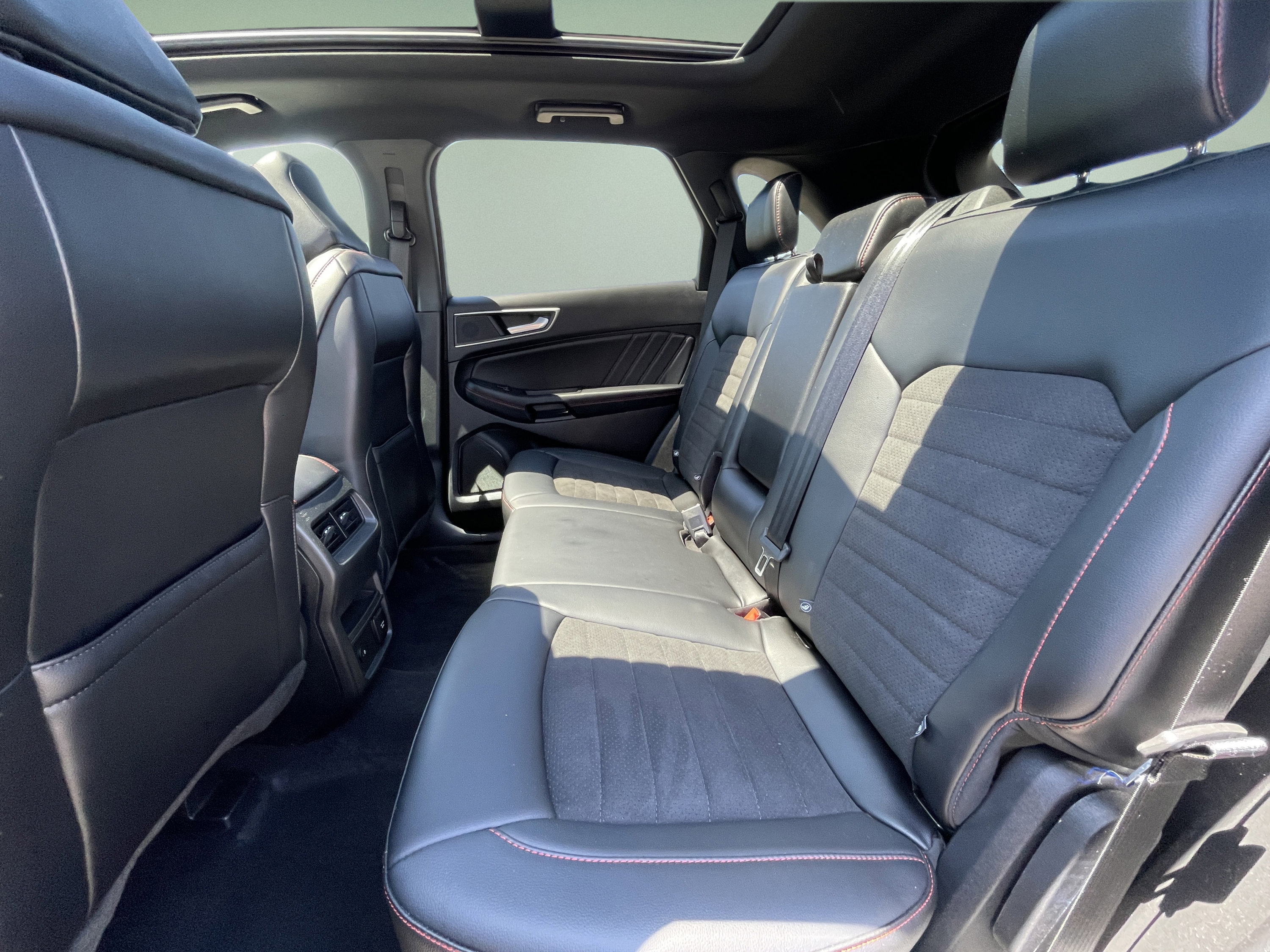 Certified 2024 Ford Edge ST-Line AWD/4WD image 17