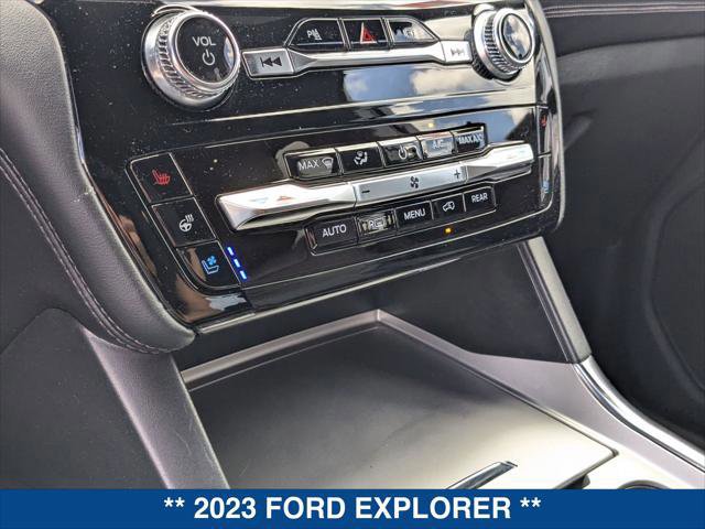 Certified 2023 Ford Explorer Platinum w/ Technology Package AWD/4WD image 17