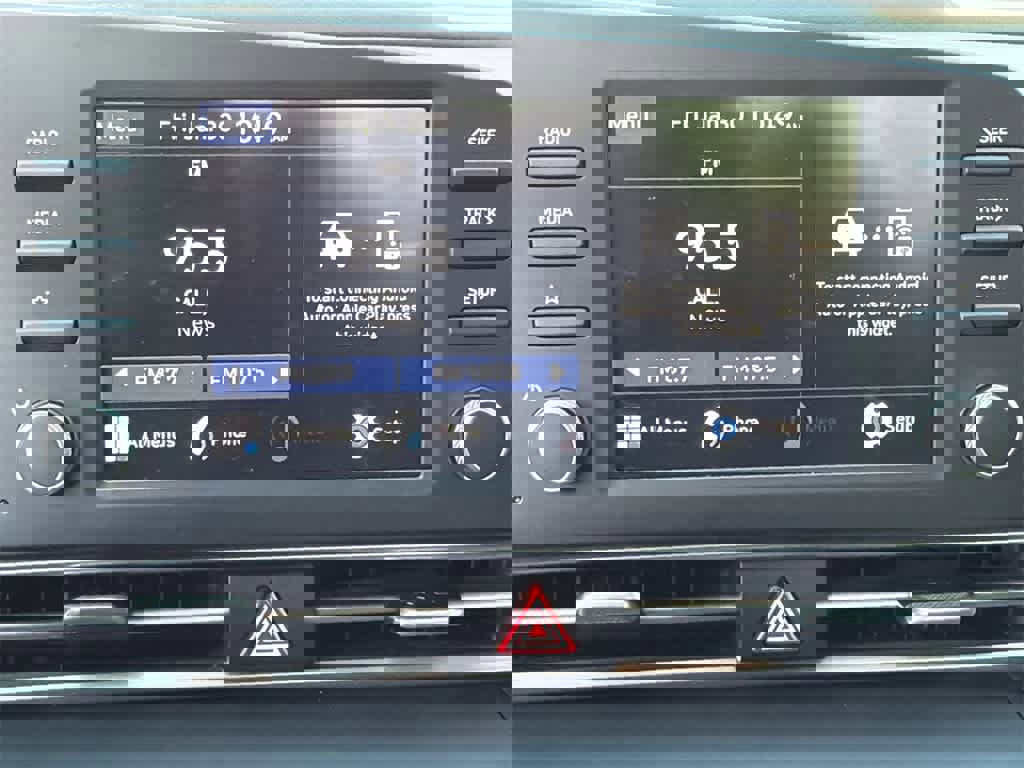 Used 2023 Hyundai Elantra SE image 26