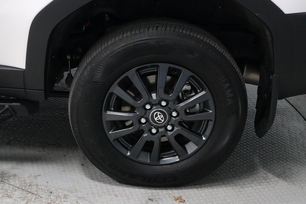 Used 2024 Toyota Land Cruiser image 18