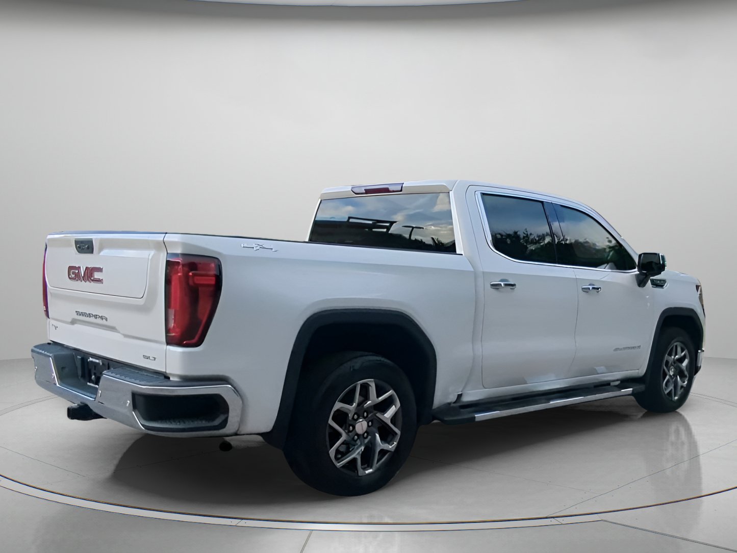 Used 2022 GMC Sierra 1500 SLT w/ SLT Premium Package AWD/4WD image 28