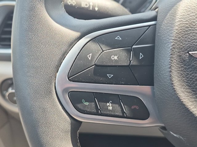 Used 2023 Chrysler Pacifica Touring-L AWD/4WD image 18