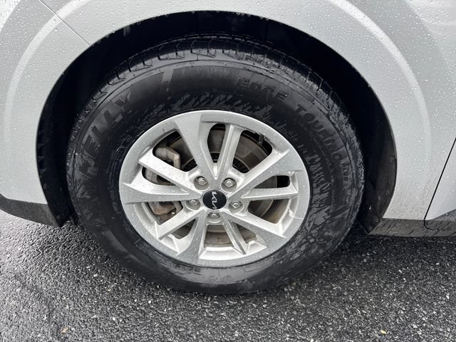 Used 2022 Kia Carnival LX FWD image 26
