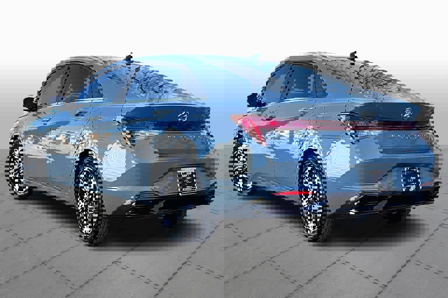 Used 2022 Hyundai Elantra SEL w/ Convenience + Premium Package image 4