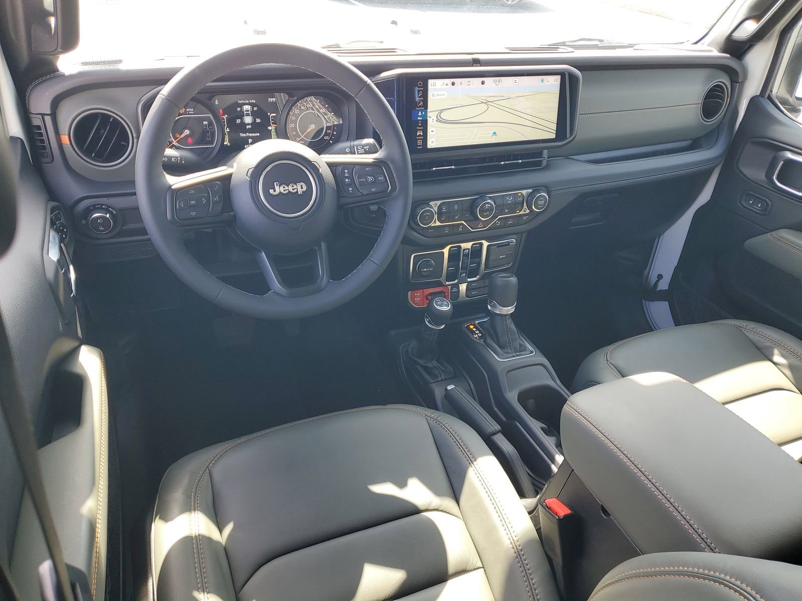 Used 2025 Jeep Gladiator Mojave AWD/4WD image 11