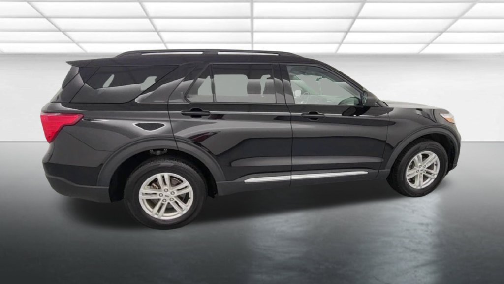Certified 2024 Ford Explorer XLT w/ Equipment Group 202A AWD/4WD image 9