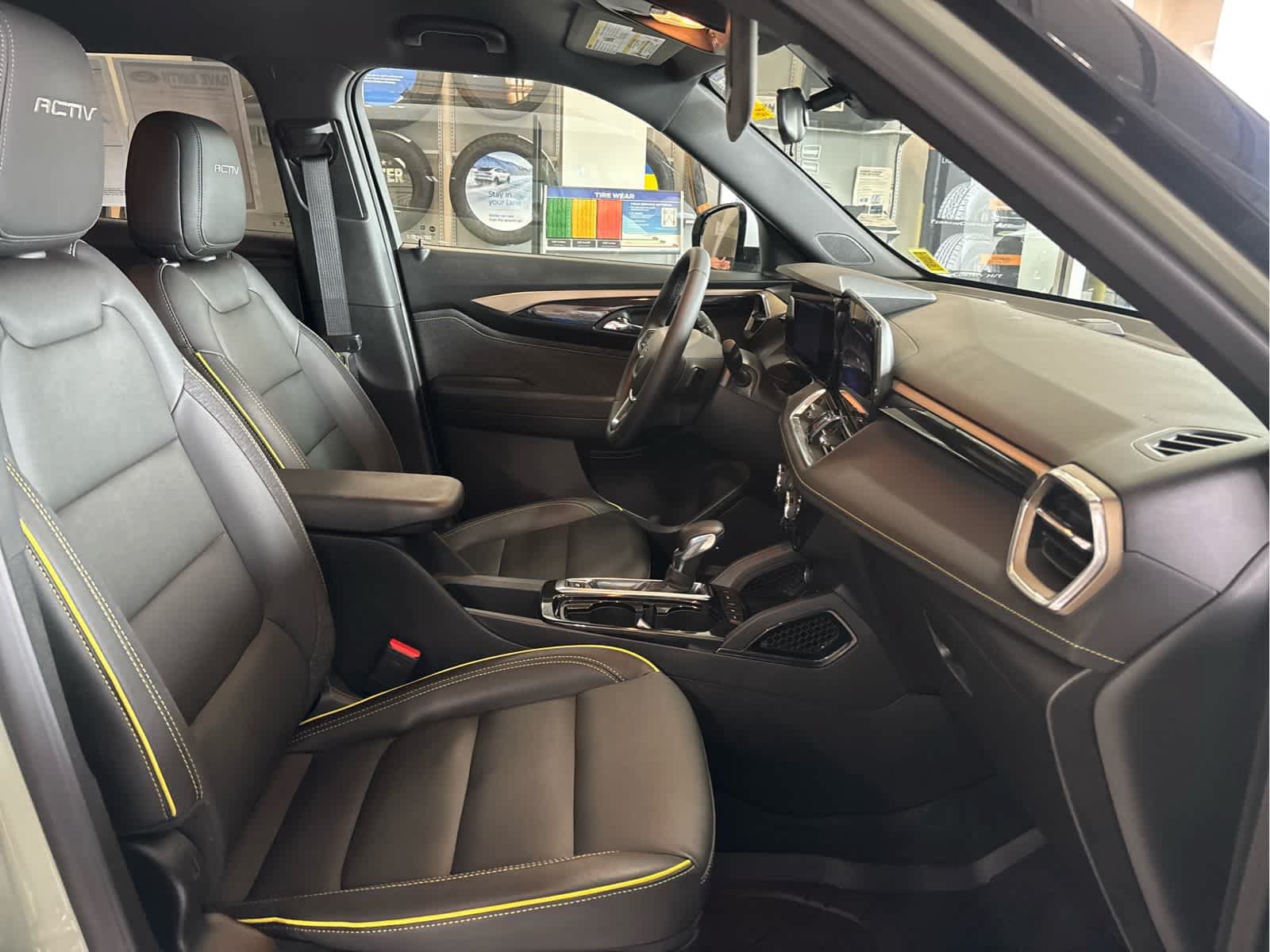 Used 2025 Chevrolet TrailBlazer ACTIV AWD/4WD image 39