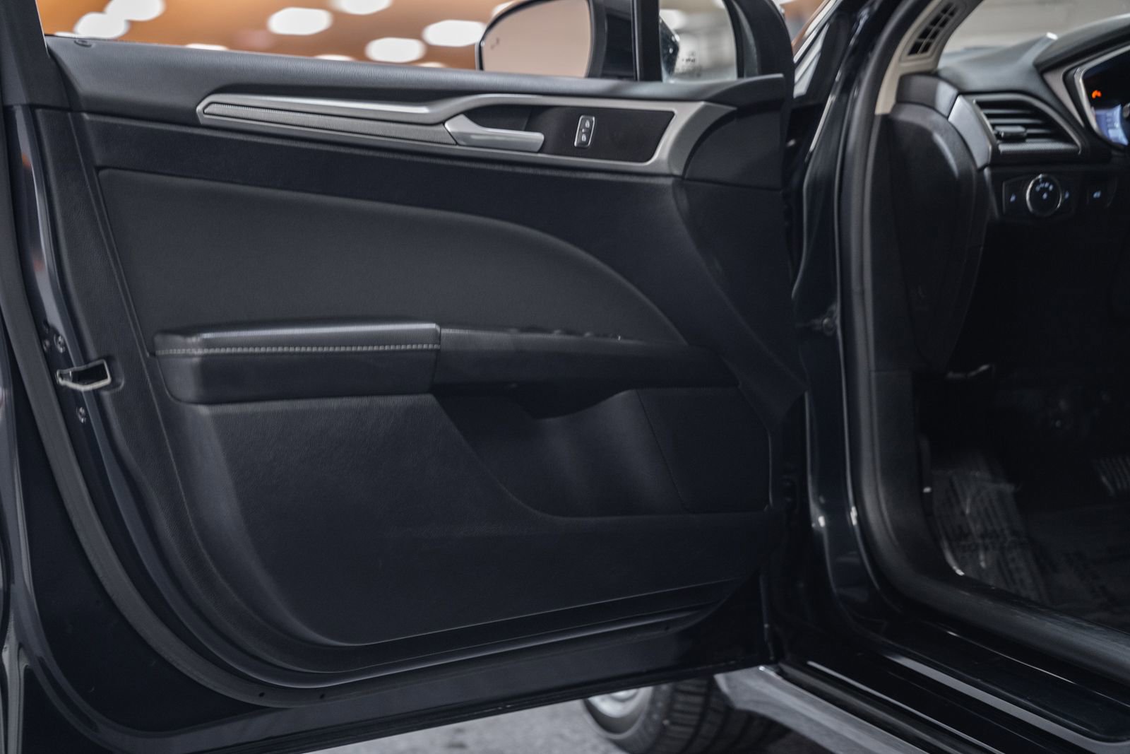 Certified 2020 Ford Fusion SE FWD image 34