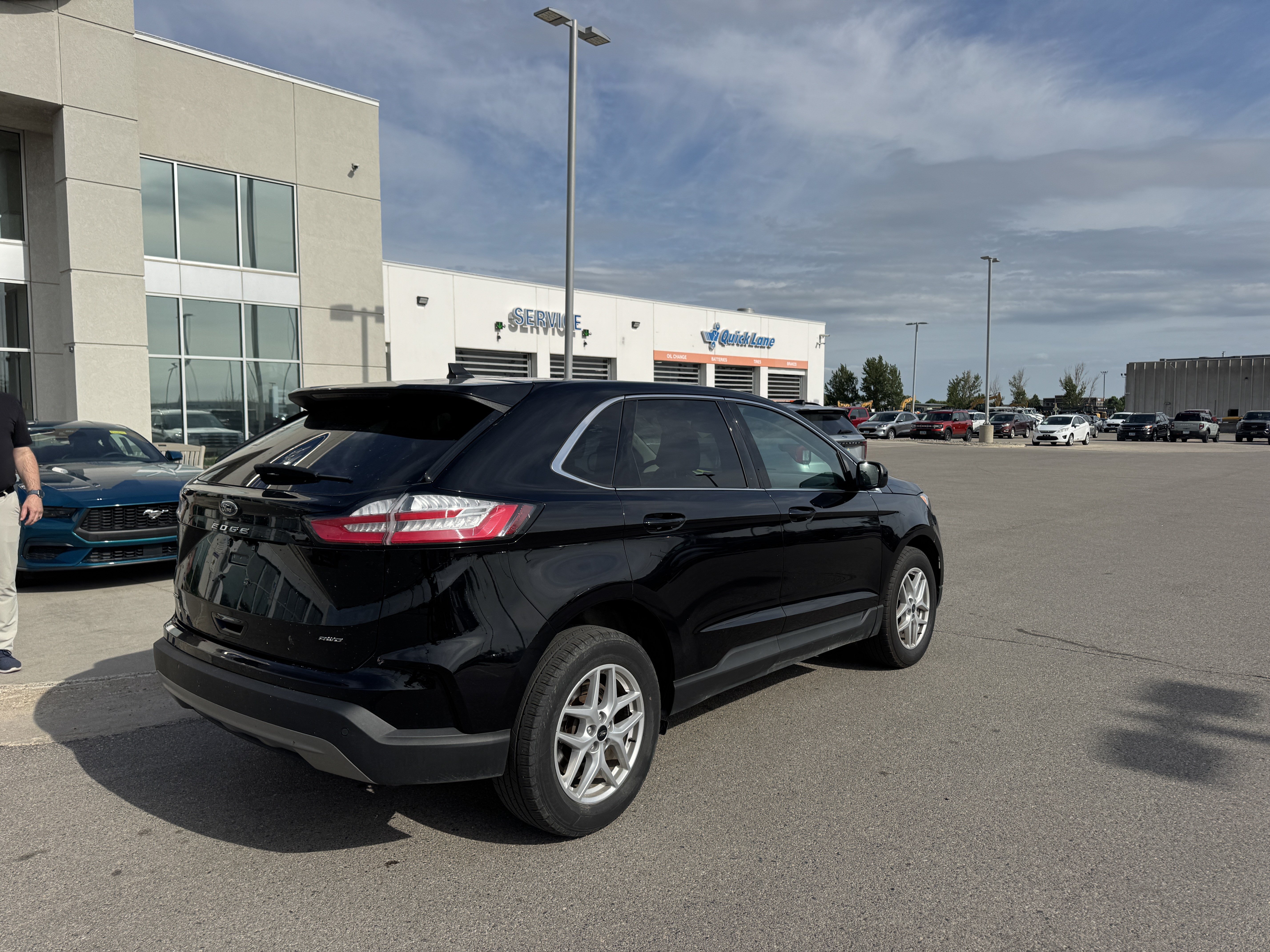 Certified 2024 Ford Edge SEL w/ Convenience Package AWD/4WD image 4