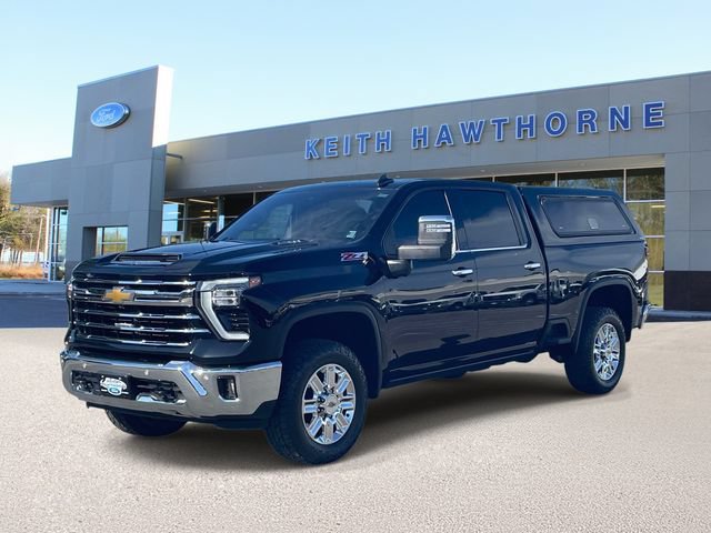 Used 2024 Chevrolet Silverado 2500 LTZ w/ LTZ Plus Package AWD/4WD image 3