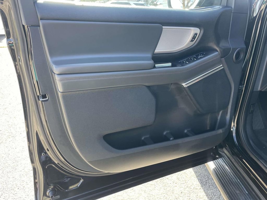 Certified 2025 Ford Expedition Active image 18