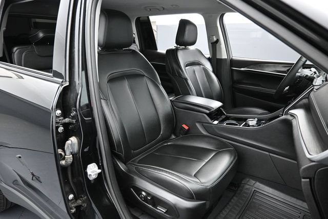 Used 2023 Jeep Grand Cherokee L Limited AWD/4WD image 34