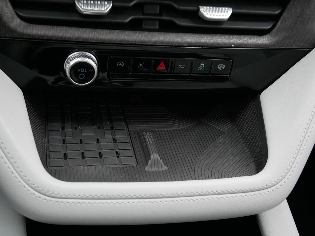 Certified 2025 Ford Explorer Platinum w/ Ultimate Package image 24