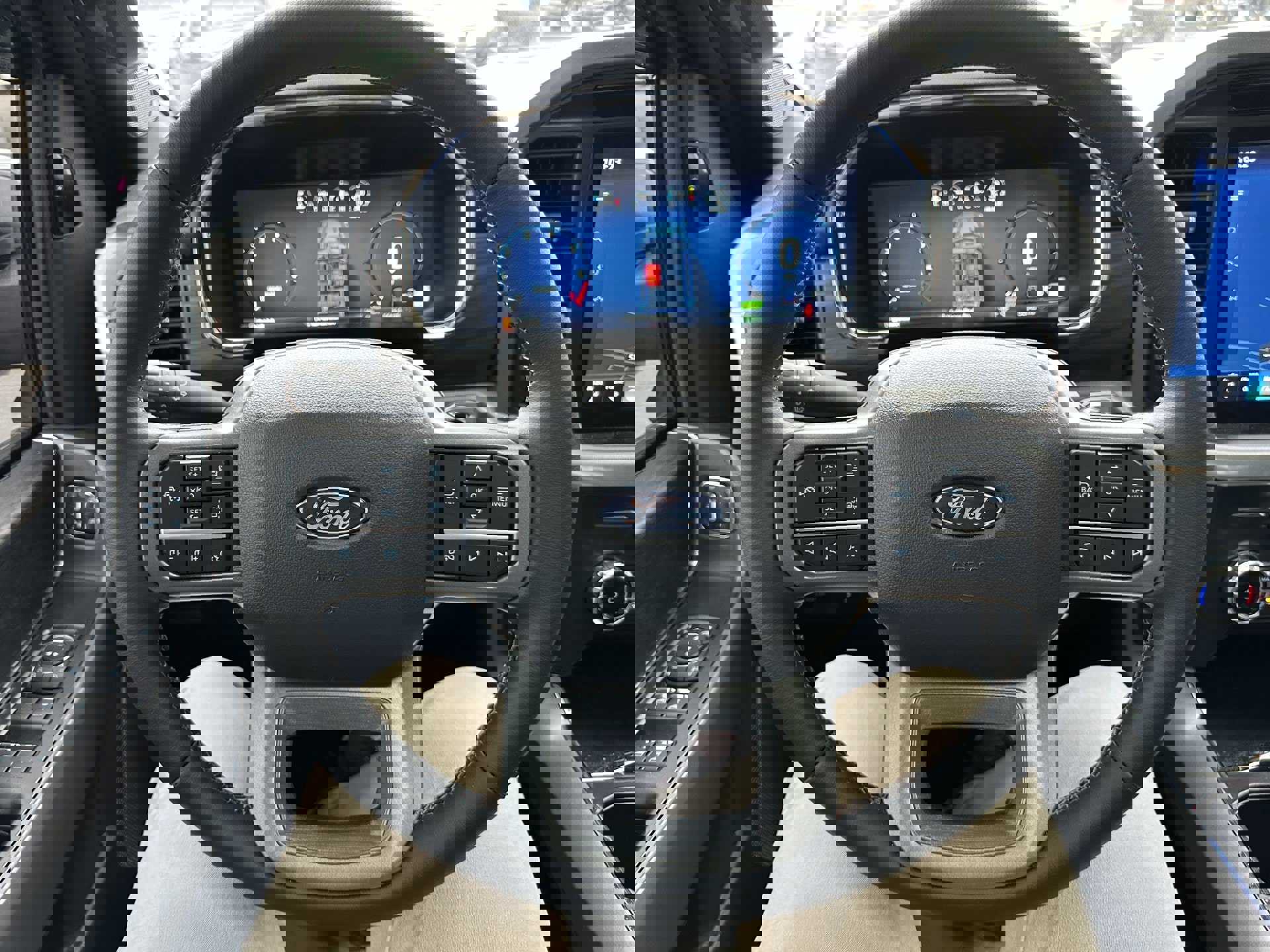 Certified 2025 Ford F150 Lariat w/ Equipment Group 501A Mid image 14