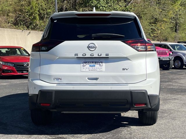 Used 2024 Nissan Rogue SV w/ SV Premium Package FWD image 5