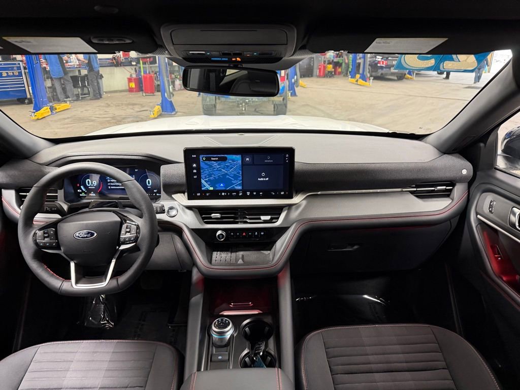Certified 2025 Ford Explorer ST-Line w/ ST-Line Street Pack image 15