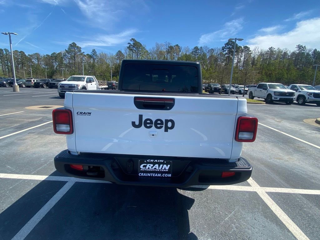 Used 2025 Jeep Gladiator Sport image 4