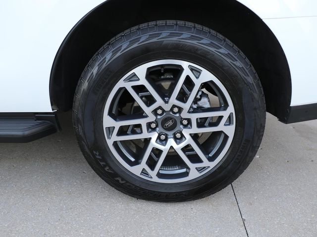 Certified 2025 Ford Expedition Active AWD/4WD image 8