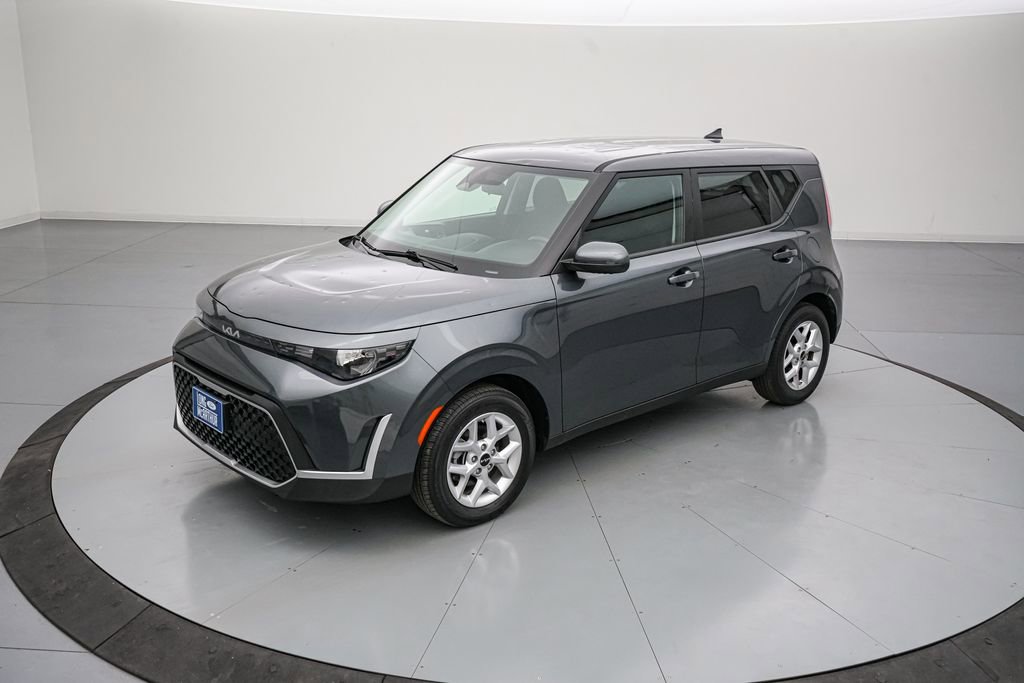 Used 2025 Kia Soul LX FWD image 9