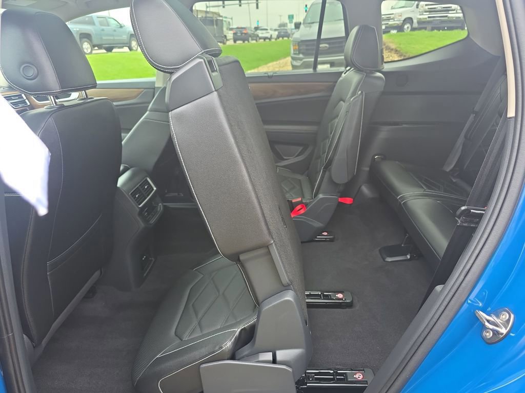 Used 2025 Volkswagen Atlas SE AWD/4WD image 42