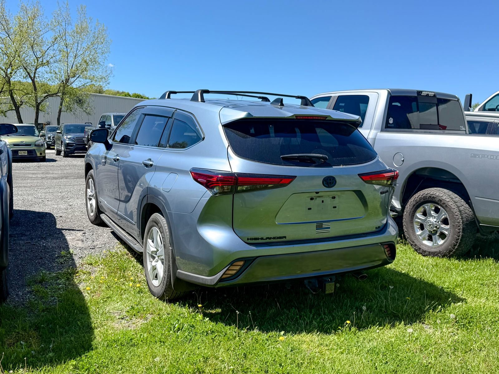 Used 2023 Toyota Highlander LE AWD/4WD image 4