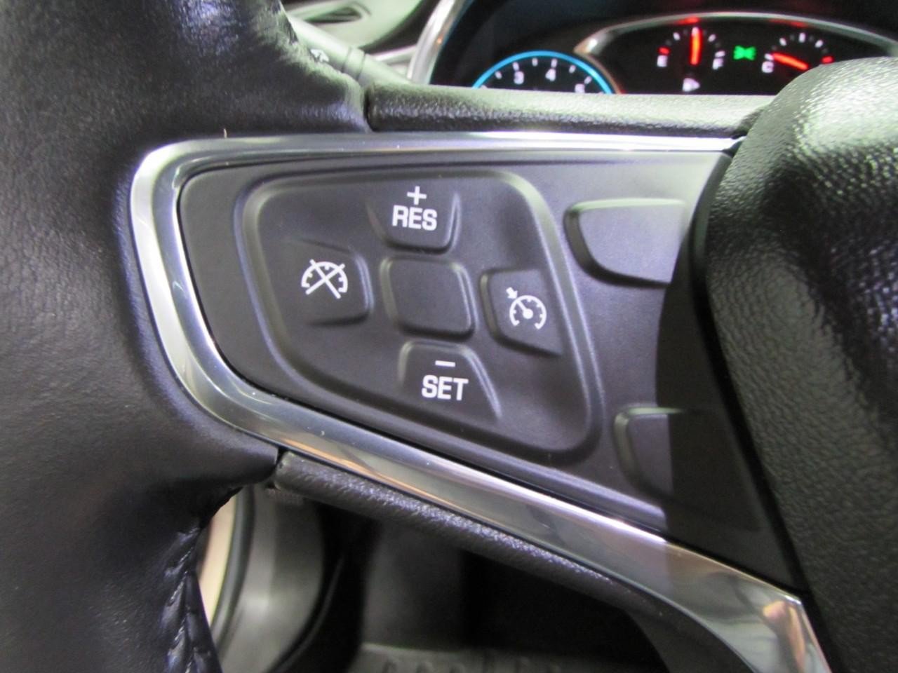Used 2018 Chevrolet Malibu LT w/ Leather Package FWD image 24