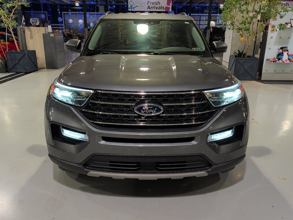 Certified 2023 Ford Explorer XLT w/ Equipment Group 202A AWD/4WD image 3
