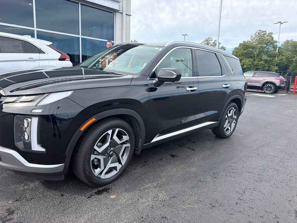 Used 2024 Hyundai Palisade Limited AWD/4WD image 2