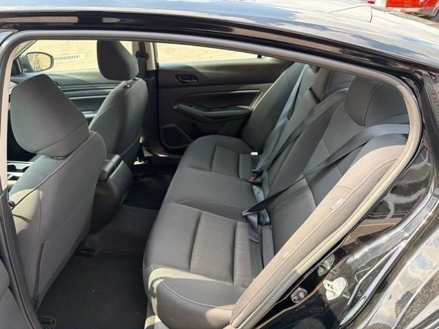 Used 2024 Nissan Altima 2.5 SV FWD image 14
